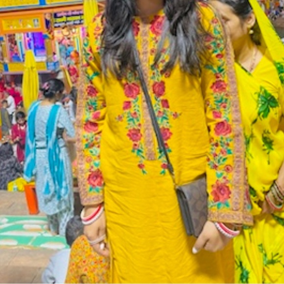 Beautiful Punjabi suit pure material. Different style and colours. - Picture 9 of 15